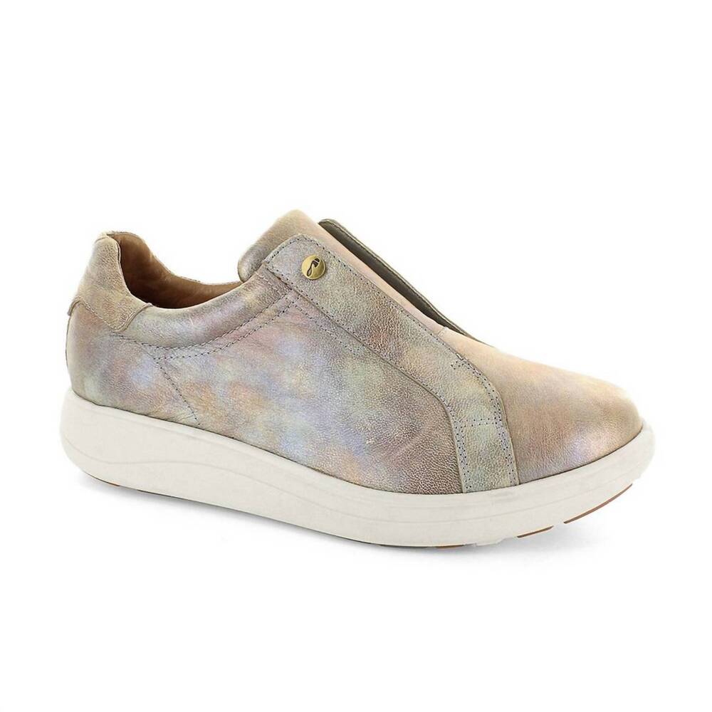 NEW STRIVE women's cosmic sneakers in ice blue